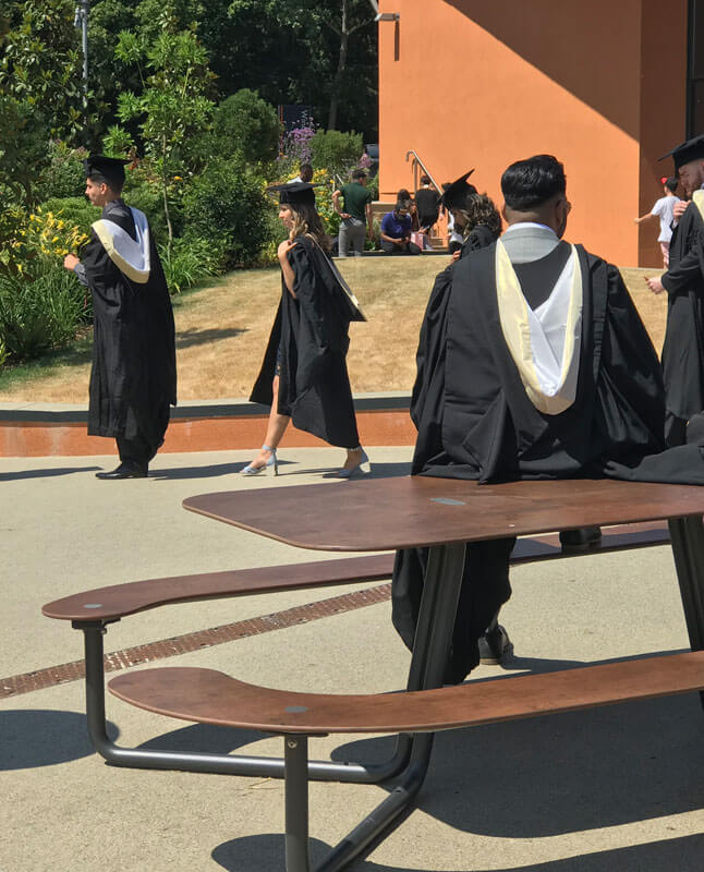 Et brunt Plateau Picnic L bordbænkesæt