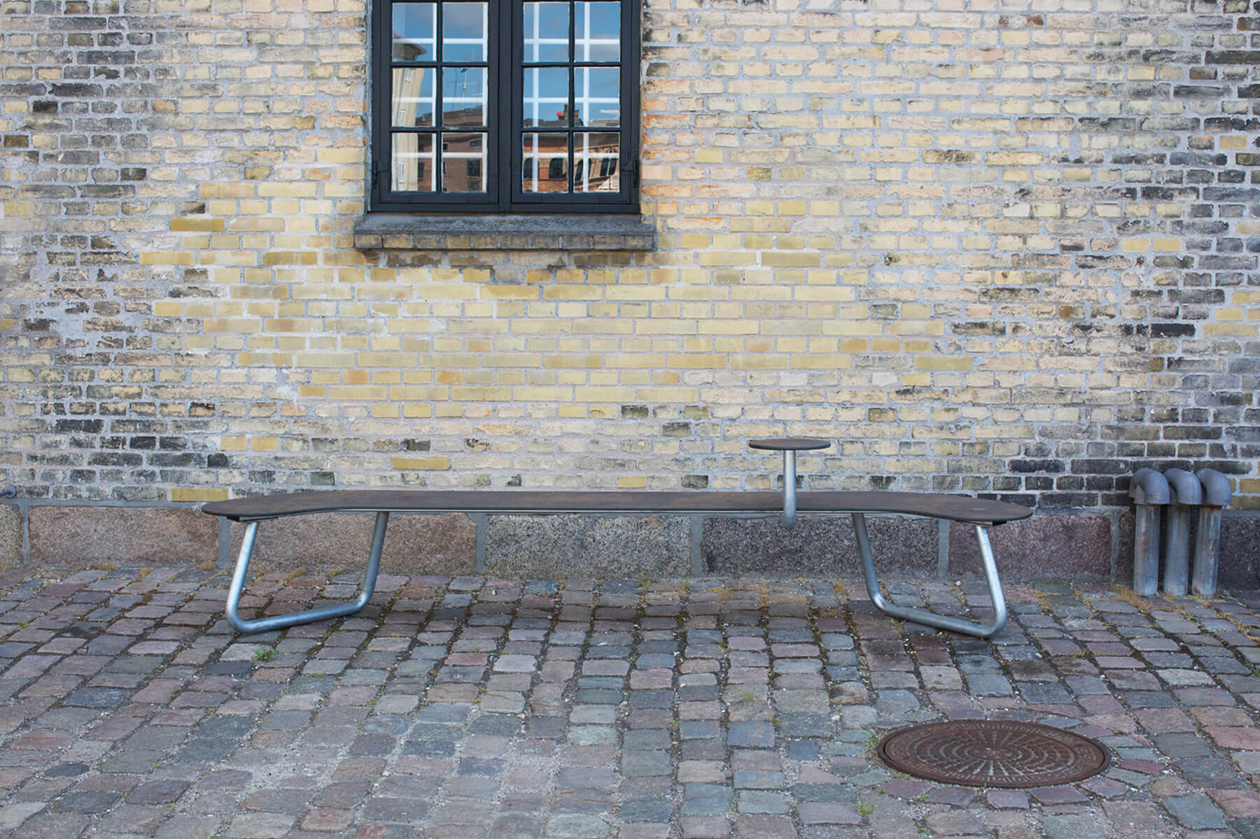 Plateau Plint op  i farven brun