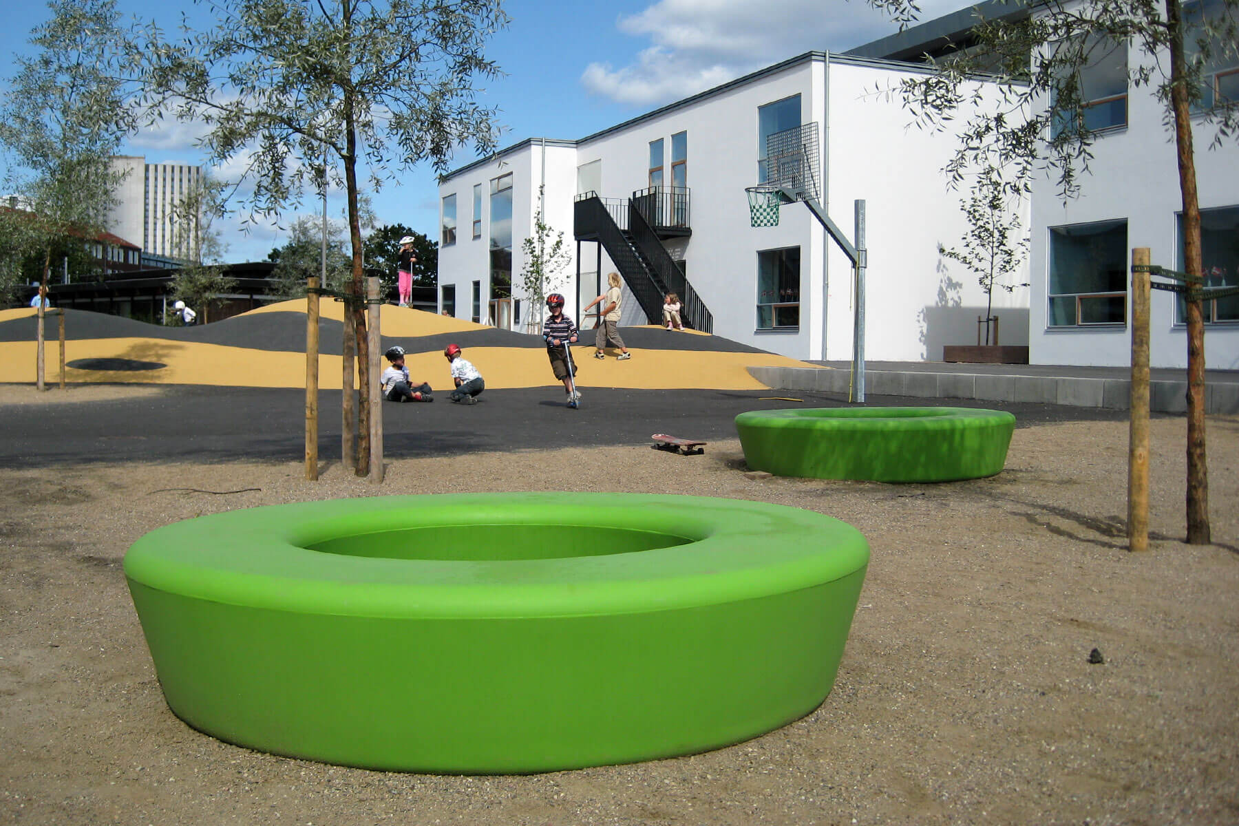 To grønne Loop Circle i et boligkvarter